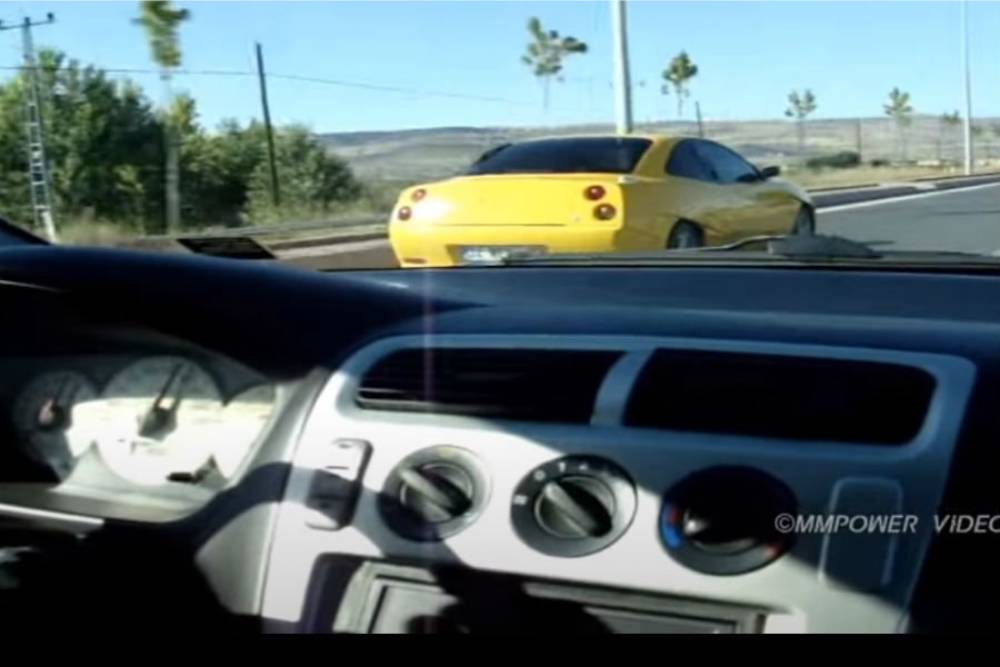 Fiat Coupe «ψεκάζει» Honda Civic Type R (+video)
