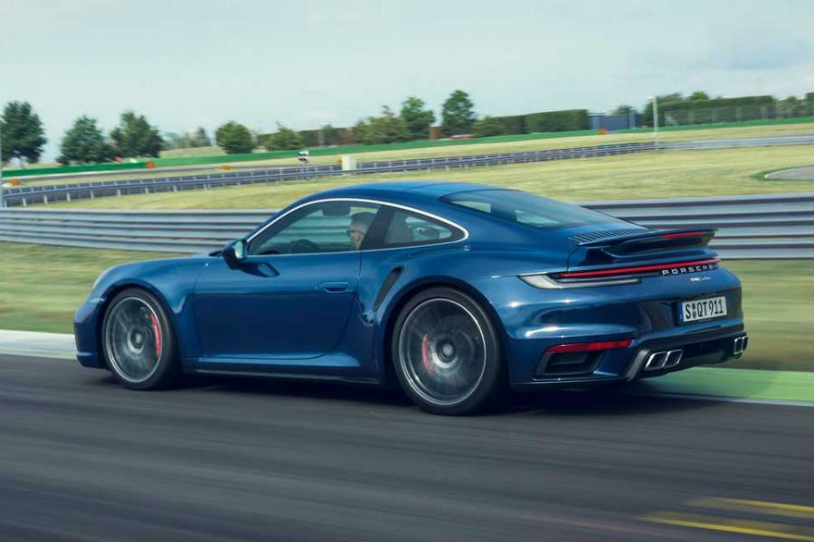 Νέα και πιο «γήινη» Porsche 911 Turbo