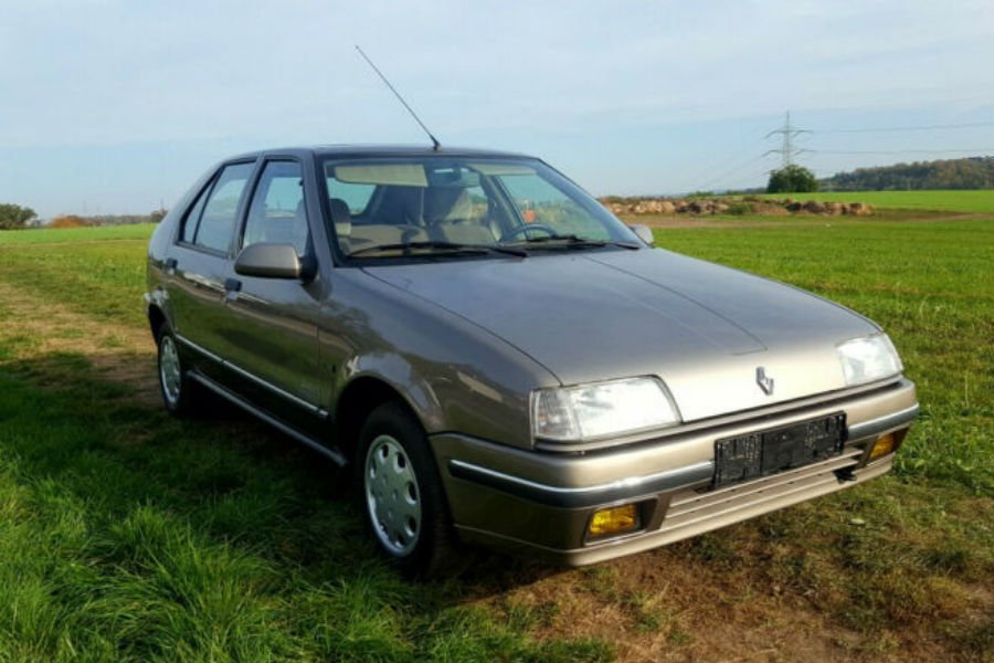 Βιτρίνα Renault R19 του ’92 για 12.000 ευρώ!