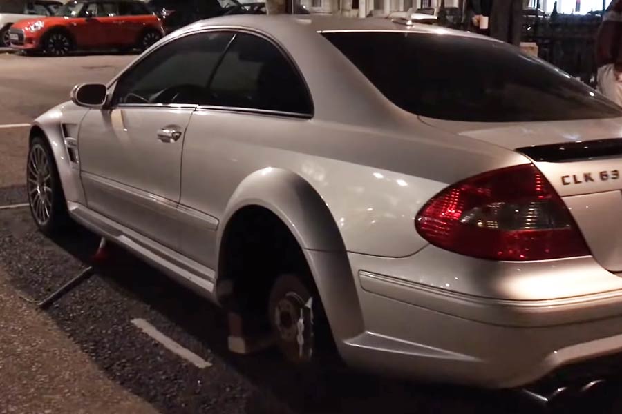 Έκλεψαν ζάντες συλλεκτικής Mercedes (+video)