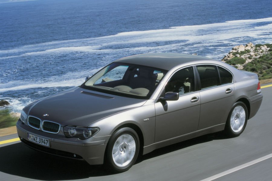 Ποιες καινοτομίες είχε η BMW Σειρά 7 E65;