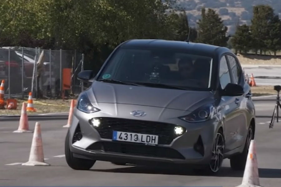 «Φυσέκι» το Hyundai i10 στον τάρανδο! (+video)