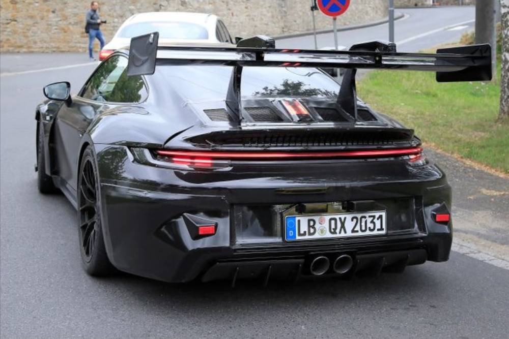 Φουλ της φτερούγας η νέα Porsche 911 GT3 RS