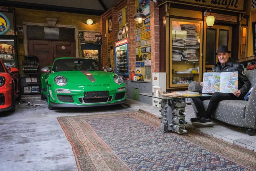80χρονος αγόρασε την 80η του Porsche!