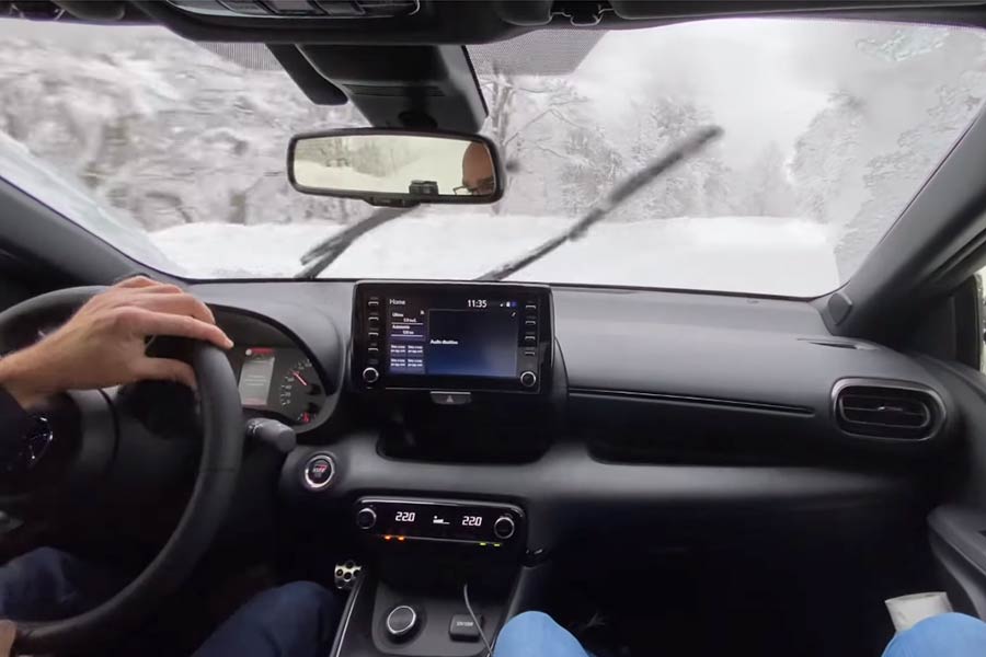 Toyota GR Yaris με το πλάι στα χιόνια (+video)