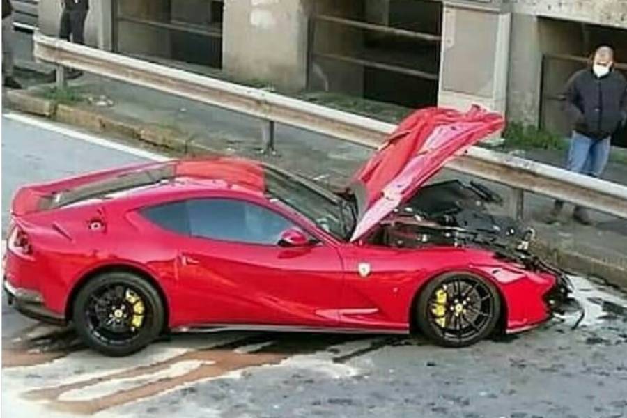 Πήγε τη Ferrari για πλύσιμο και την πήρε κομμάτια!