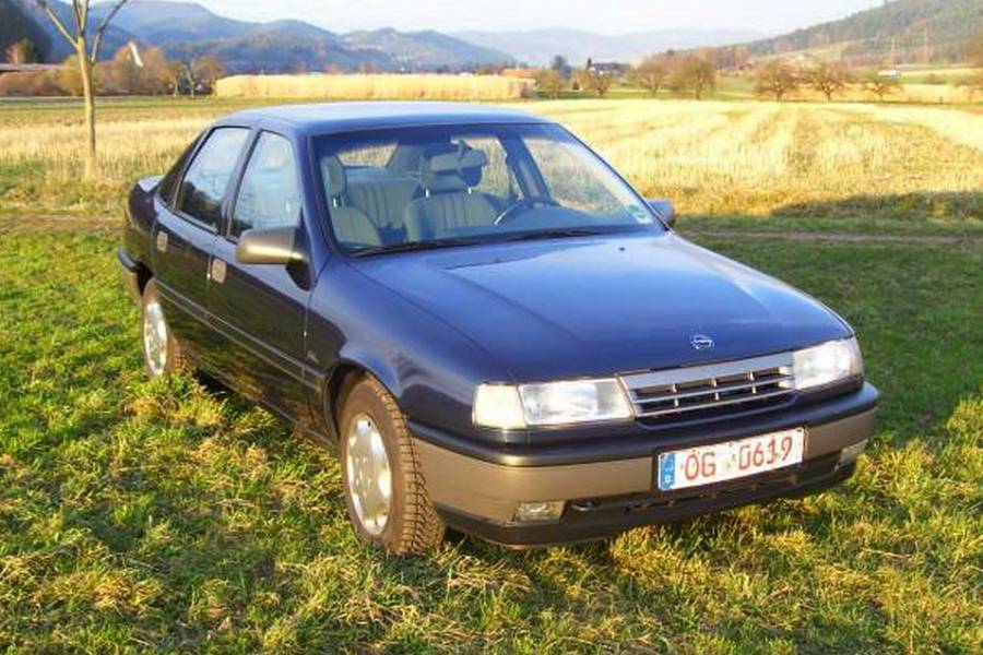 Πλούσιο Opel Vectra 31 ετών μοιάζει χθεσινό