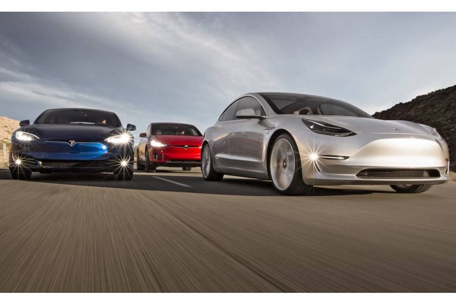 Πώς ο ανταγωνισμός «χρηματοδοτεί» την Tesla