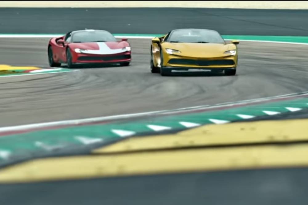 Οι πανίσχυρες Ferrari SF90 στη θρυλική Ίμολα (+video)