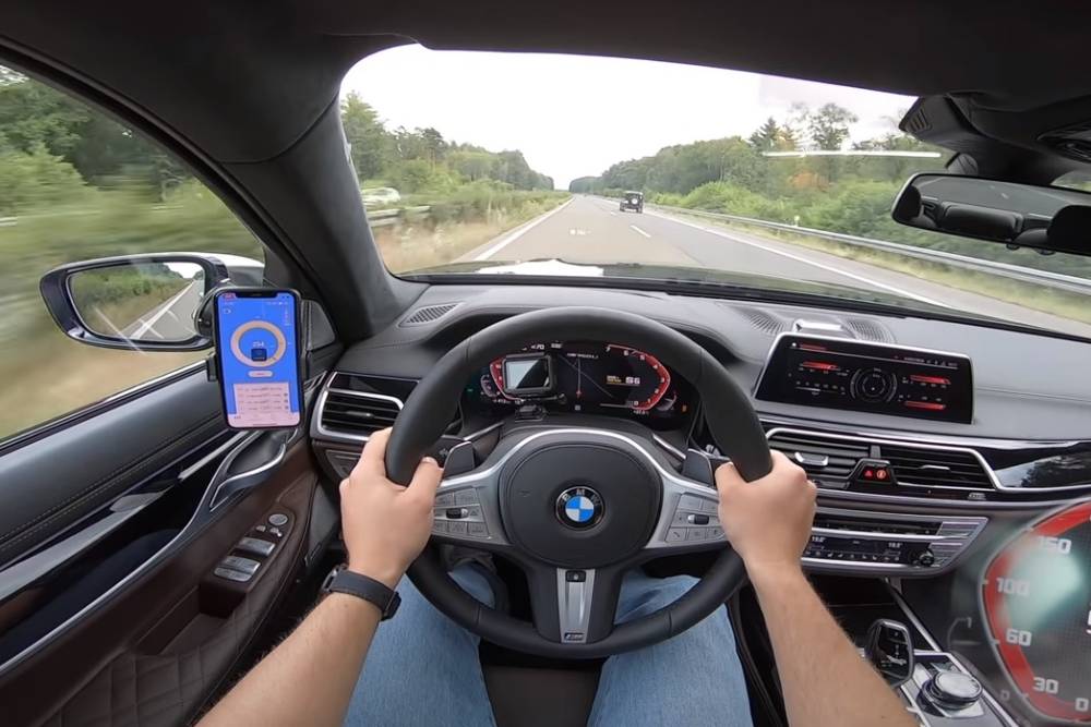 Λουσάτες 300άρες με BMW M760 Li (+video)