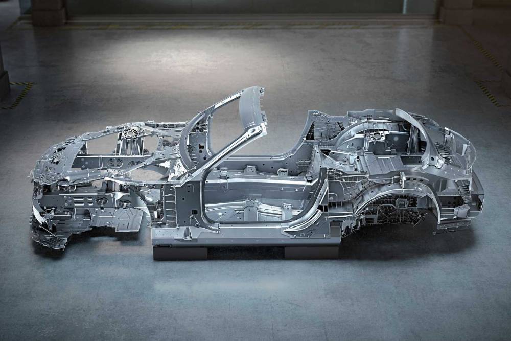 Η Mercedes αποκαλύπτει το σασί της νέας SL
