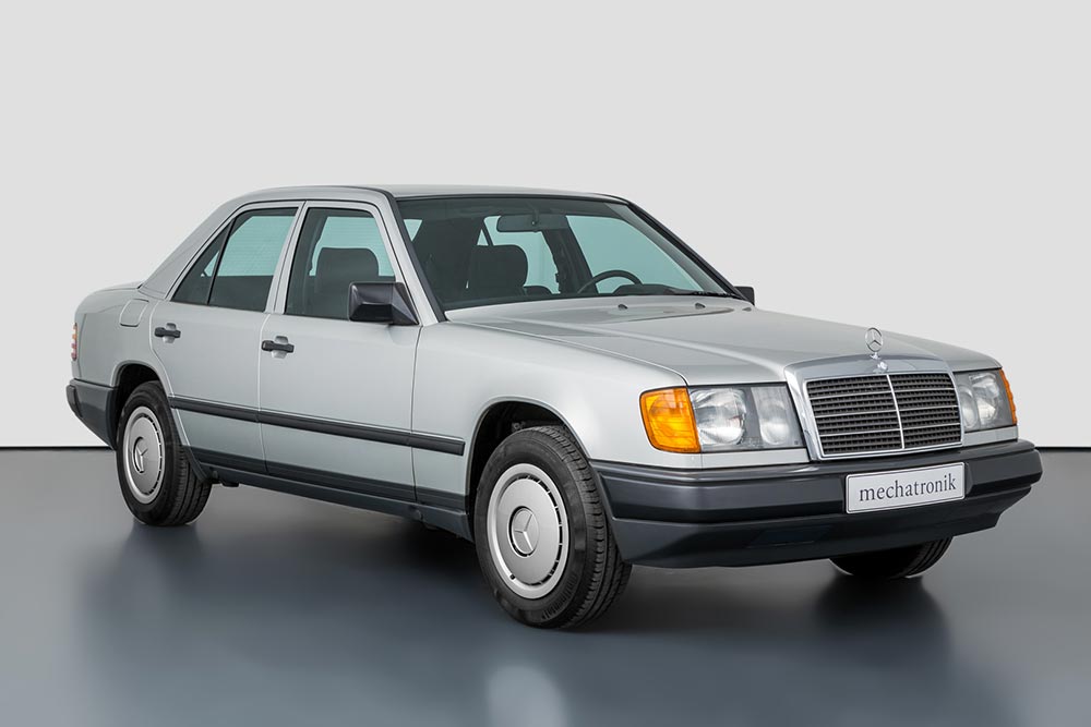 Mercedes 230E χρυσο-πουλήθηκε μετά από 34 χρόνια!
