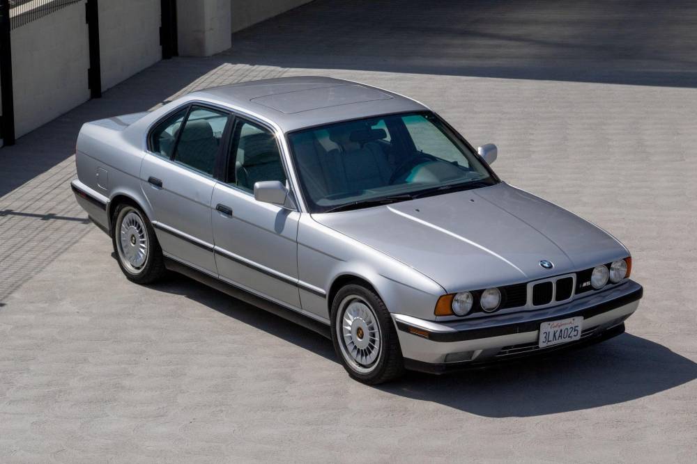 BMW M5 E34 με 400.000 χλμ. «μυρίζει» βιτρίνα
