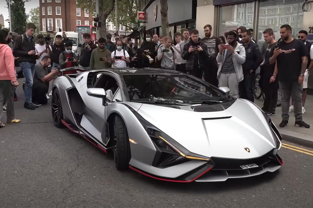 Lamborghini Sian σκορπάει πανικό στο Λονδίνο!(+video)