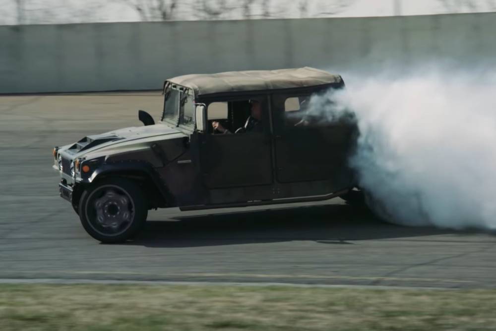 Πισωκίνητο Hummer 800 ίππων προκαλεί νέφος(+video)