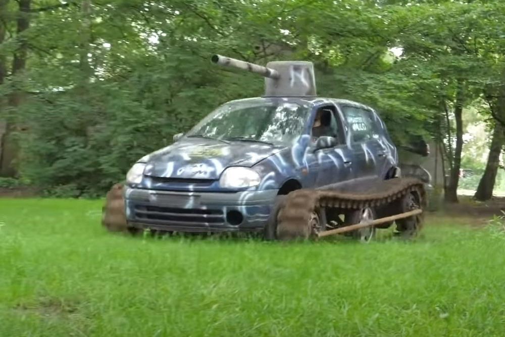 Renault Clio είναι πια σωστό τανκ! (+videos)