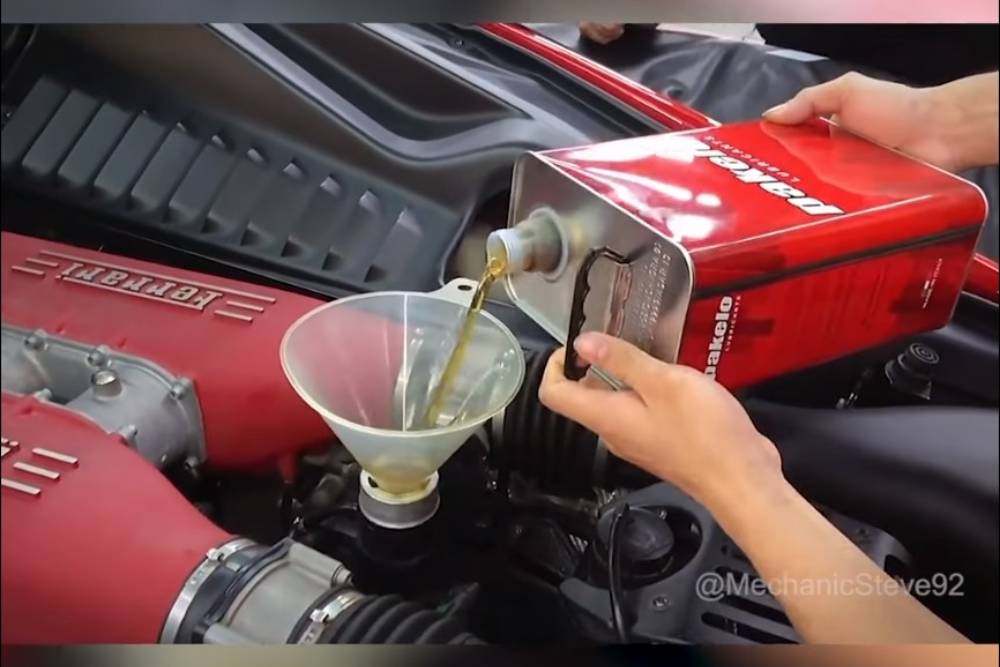 Πώς γίνεται το σέρβις σε μια Ferrari (+video)