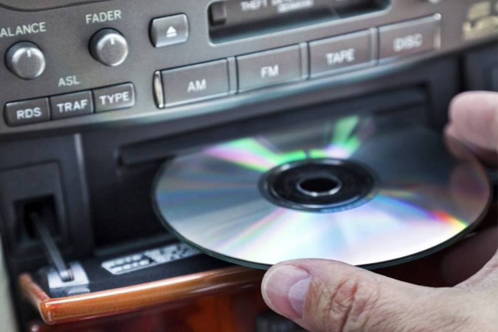 Ποια εταιρία καταργεί το CD Player;