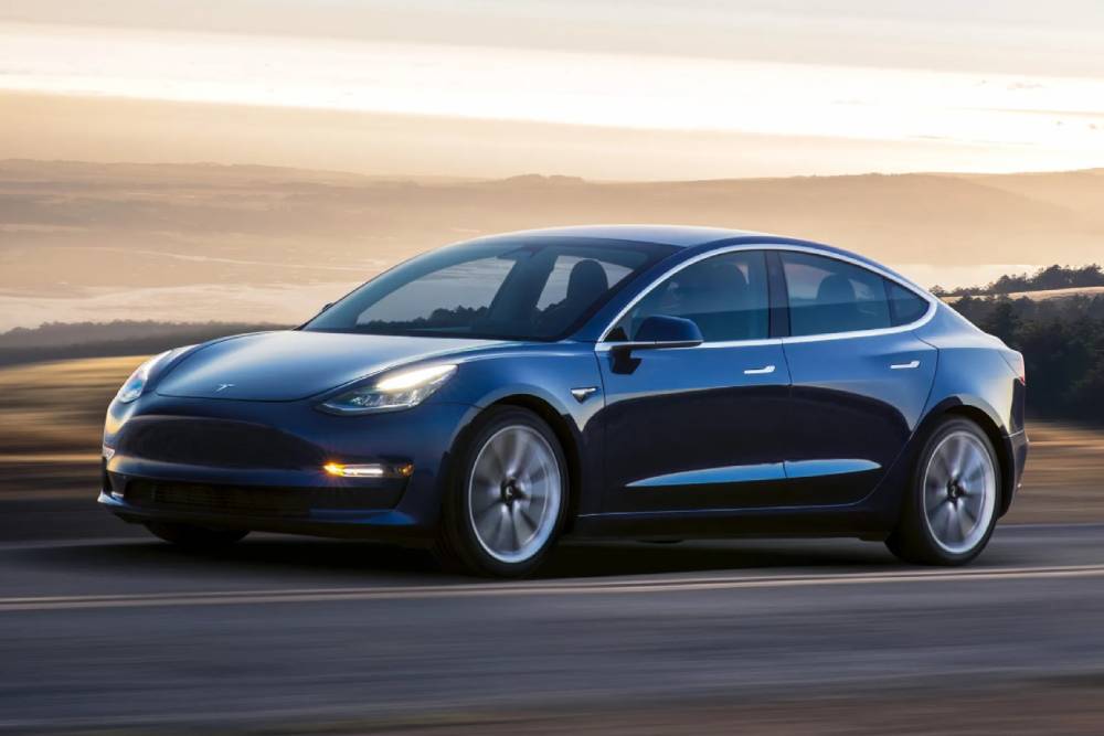 Tesla: «Περίπου ίδια συντήρηση με Toyota το Model 3»