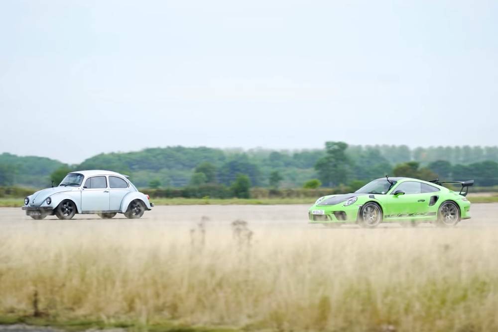 «Σκαραβαίος» σοκάρει Porsche 911 GT3 RS (+video)
