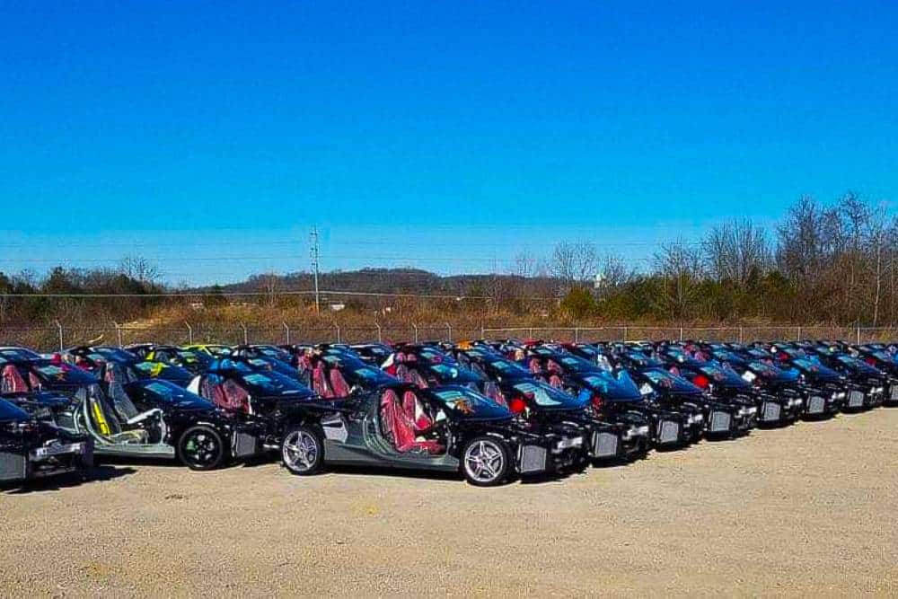 Εκατοντάδες Corvette του κουτιού πάνε για σκραπ