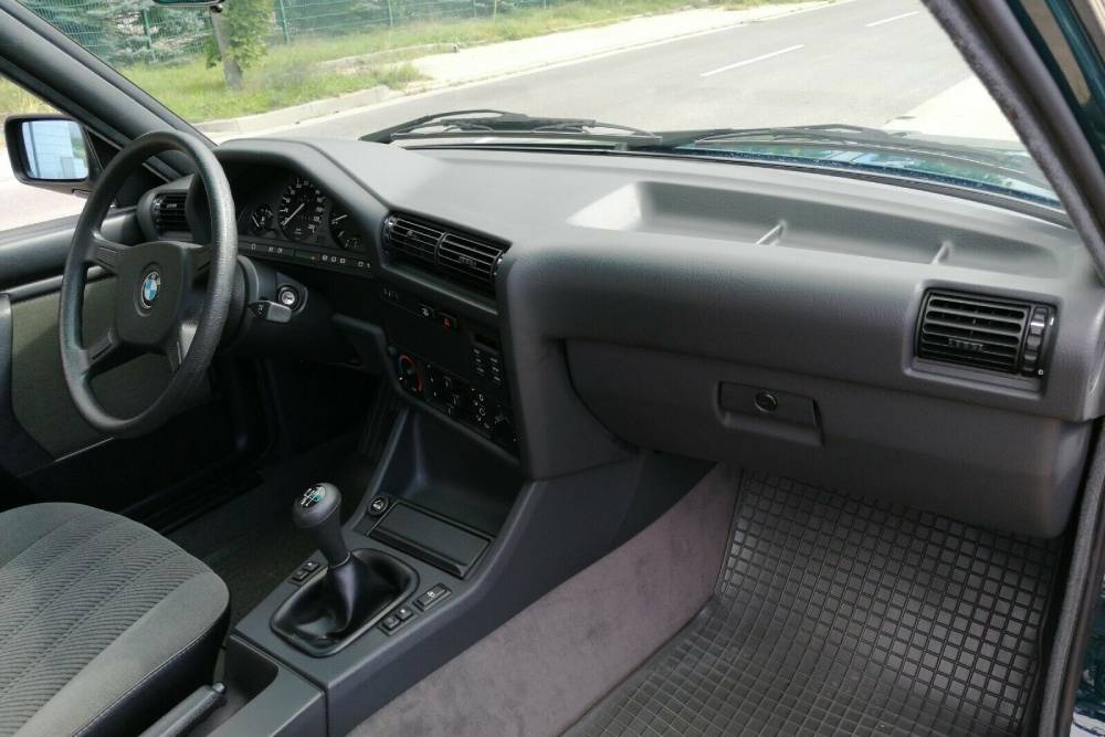 BMW E30 του 1990 μυρίζει καινουργίλα