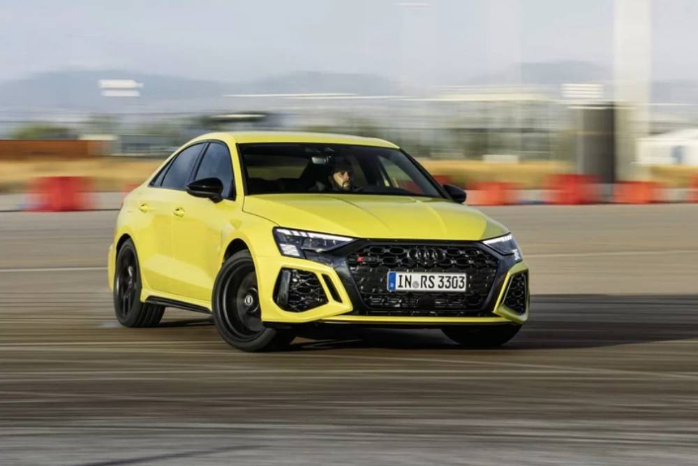 Η Audi εξελίσσει ακόμα πιο δυνατό RS 3