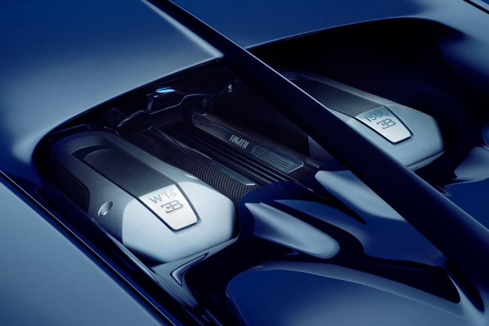 Η Bugatti μένει πιστή στους θερμικούς κινητήρες!