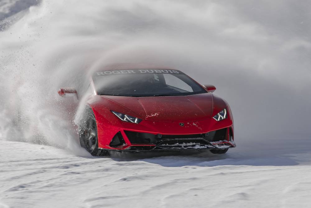 Χιονοπόλεμος με Lamborghini Huracan & Urus (+video)
