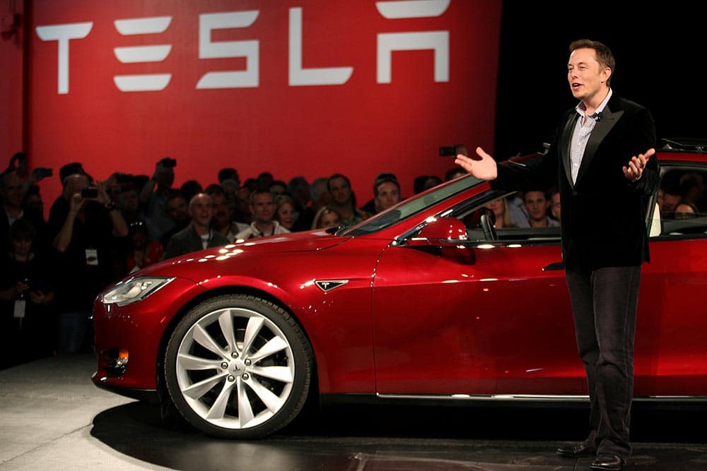 Ο Elon Musk χάρισε 5 εκατ. μετοχές της Tesla