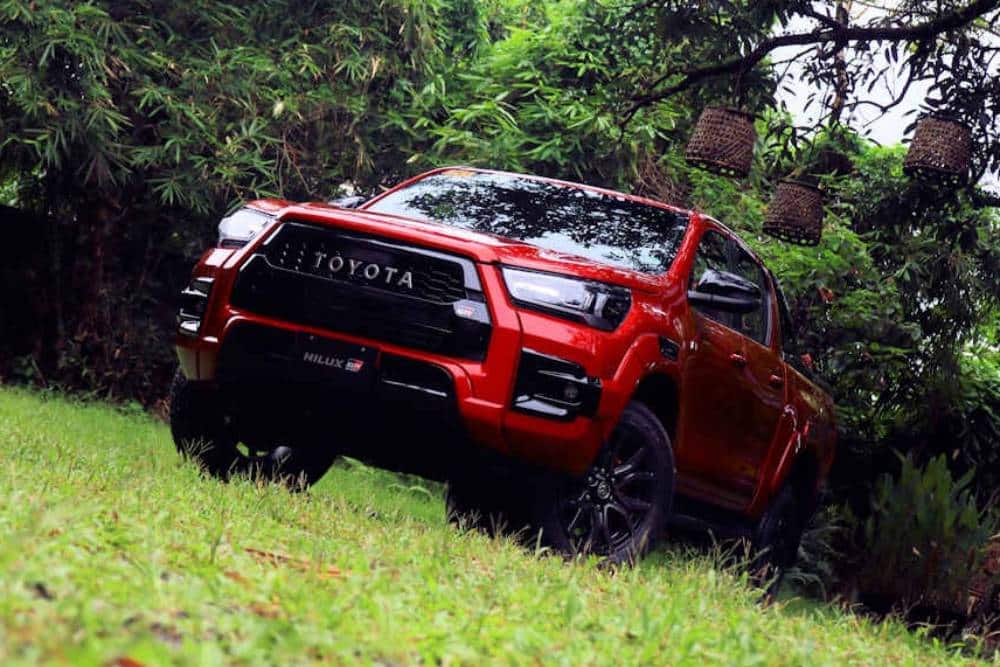 Η Toyota μπουστάρει το Hilux GR Sport ενόψει Raptor