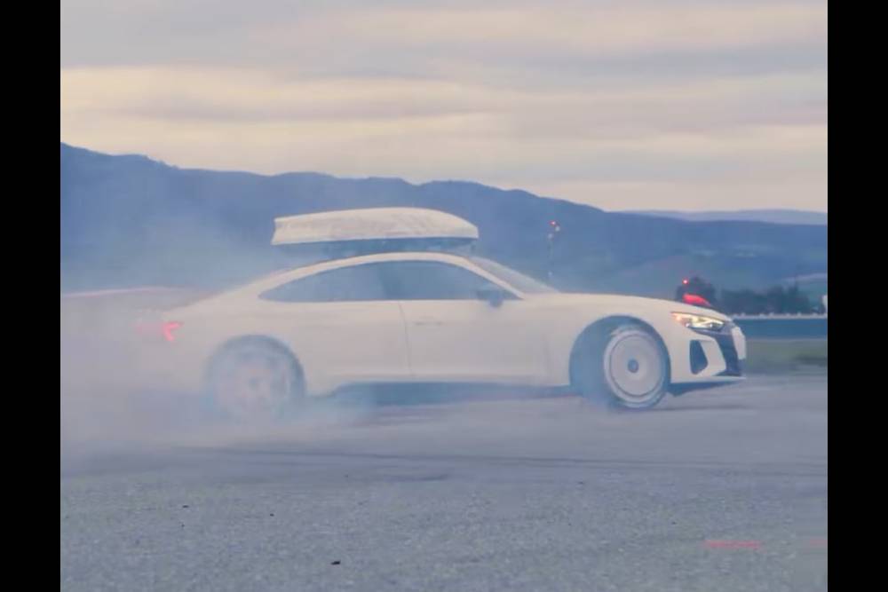 Ο Ken Block «λιώνει» το Audi RS e-tron GT (+video)