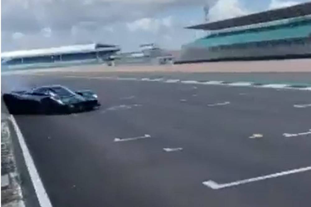 Σώσιμο εκατομμυρίων με Aston Martin Valkyrie (+video)