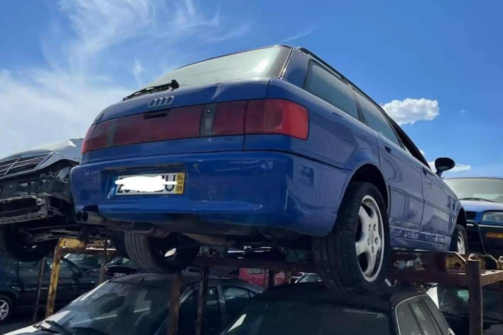 Θλίψη: Audi RS 2 περιμένει να γίνει σκραπ