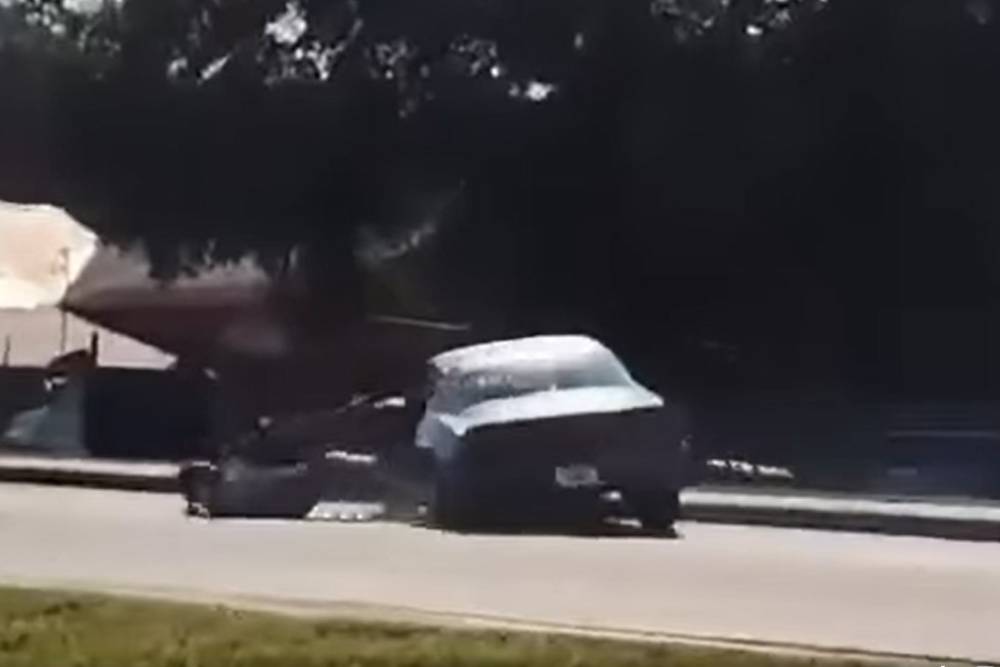 «Χύθηκε» από το αυτοκίνητο ενώ έκανε drift (+video)