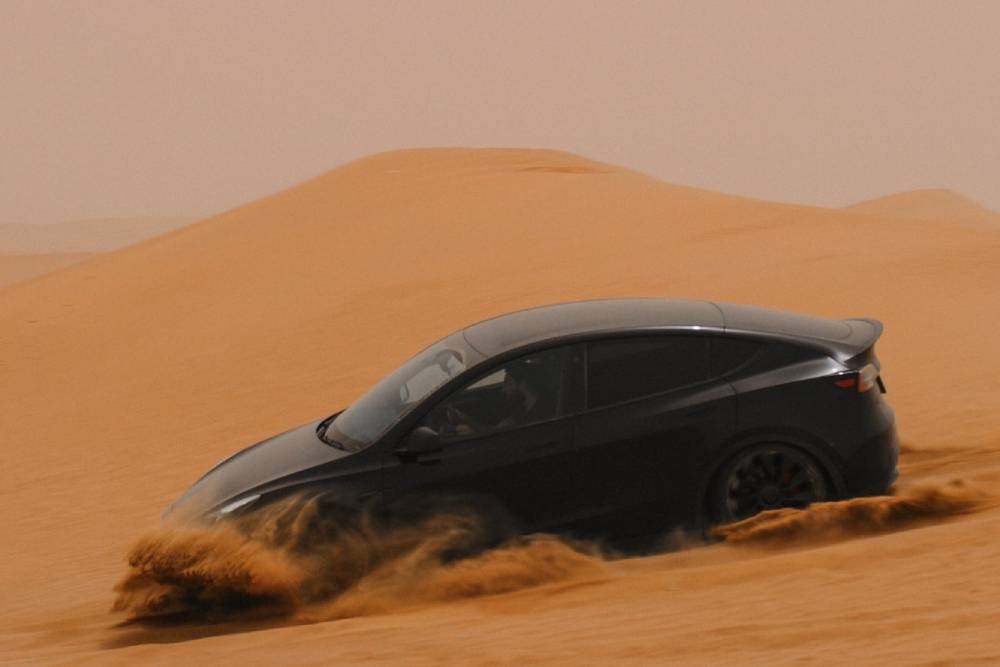 «Παπάτζα» της Tesla για δοκιμές στην έρημο