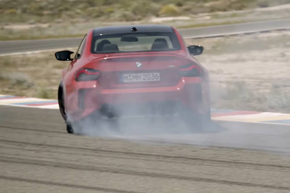 Η νέα BMW M2 καίει λάστιχο (+video)