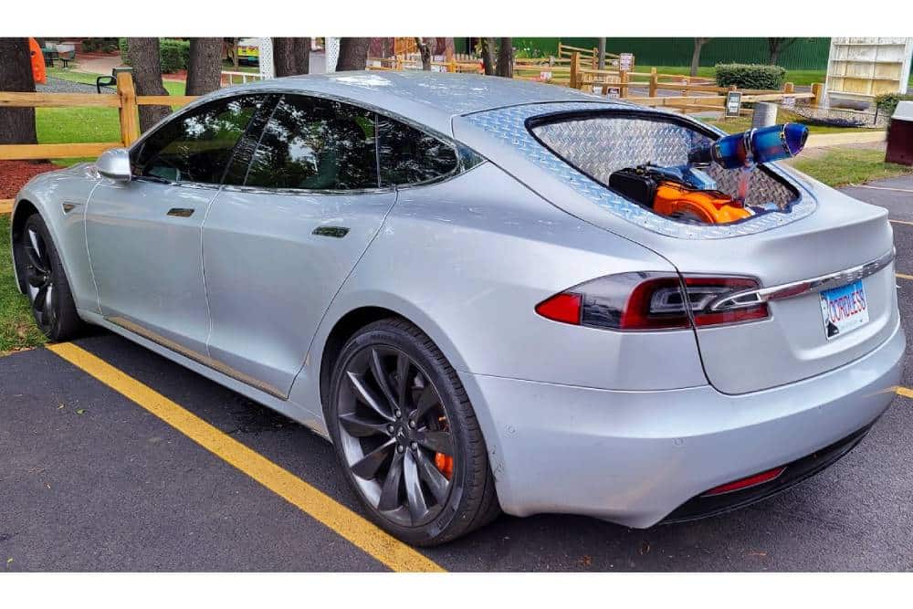 Tesla με γεννήτρια αγγίζει τις 3.000 χλμ. αυτονομία!