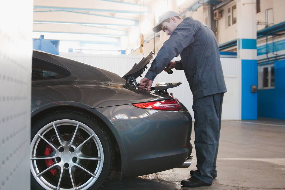 «Έμεινε» η Porsche σε έρευνα αξιοπιστίας