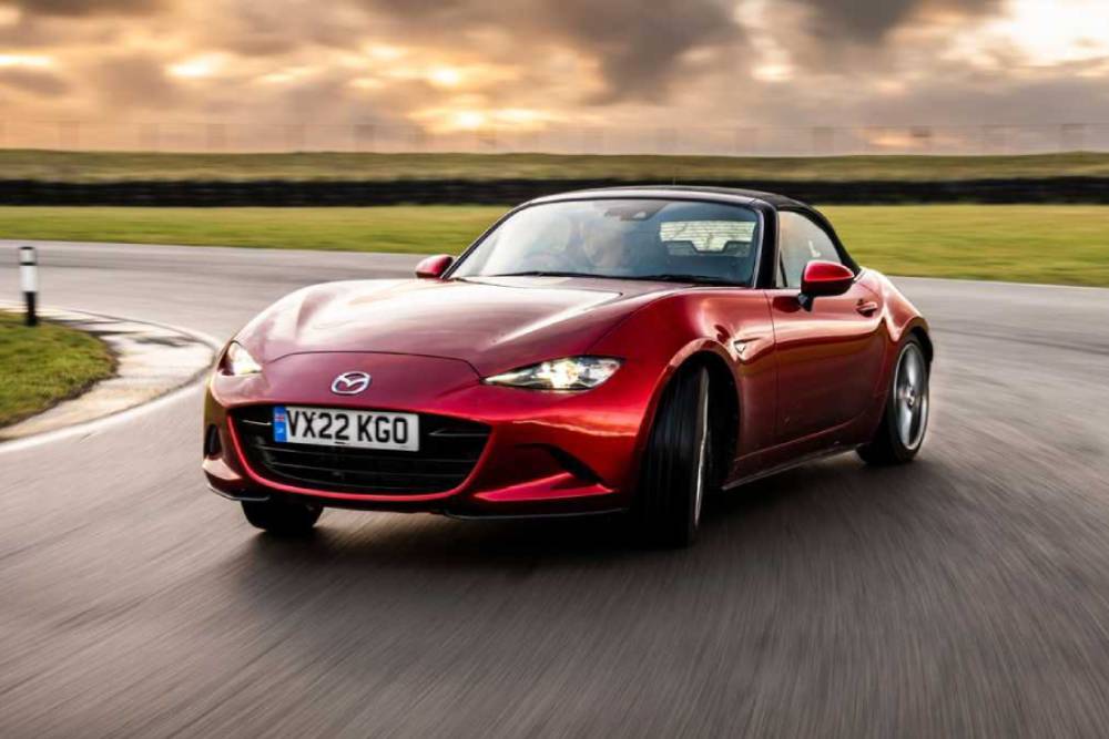 Mazda: «Πρέπει να σκεφτούμε το ενδεχόμενο MX-5 EV»