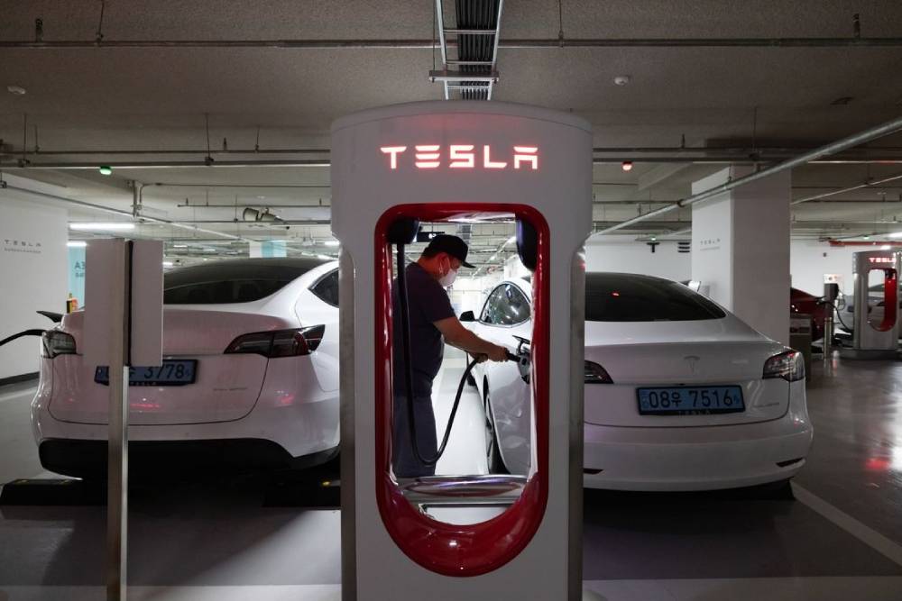 Πρόστιμο 2,2 εκατ. δολαρίων η Κορέα στην Tesla