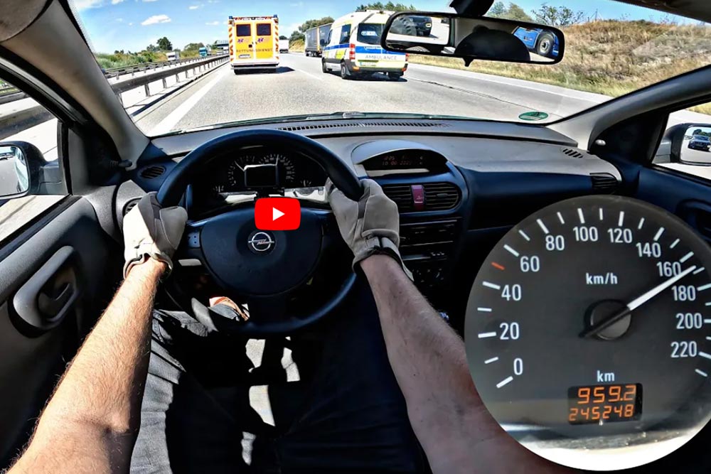 Opel Corsa 58 ίππων και 22 ετών «γαζώνει» (+video)