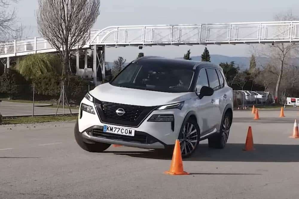 Απροβλημάτιστα το νέο Nissan X-Trail στον τάρανδο (+video)