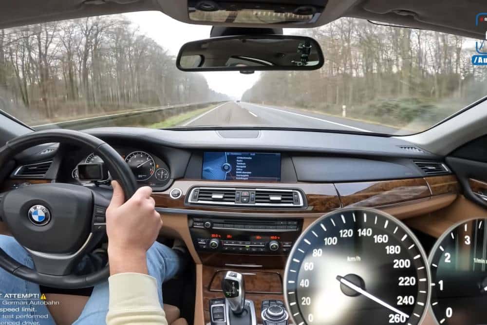Μάστερ της autobahn η BMW 760Li (+video)