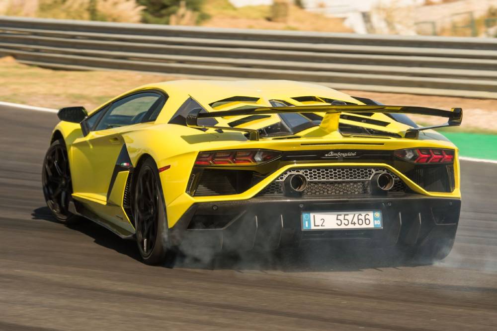 Lamborghini πήγαινε με 156 χλμ./ώρα πάνω από το όριο