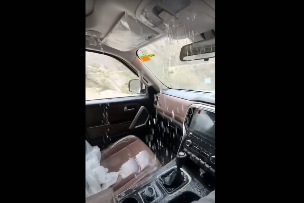 Ολοκαίνουργιο SUV έμπασε νερά! (+video)