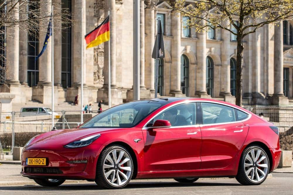 Σερί οι πωλήσεις της Tesla στη Ευρώπη