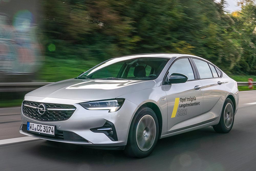 Opel Insignia έκανε 2.095 χιλιόμετρα με ένα γέμισμα!