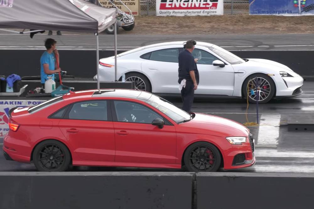 Audi RS 3 «ρίχνει το γενικό» σε Porsche Taycan (+video)