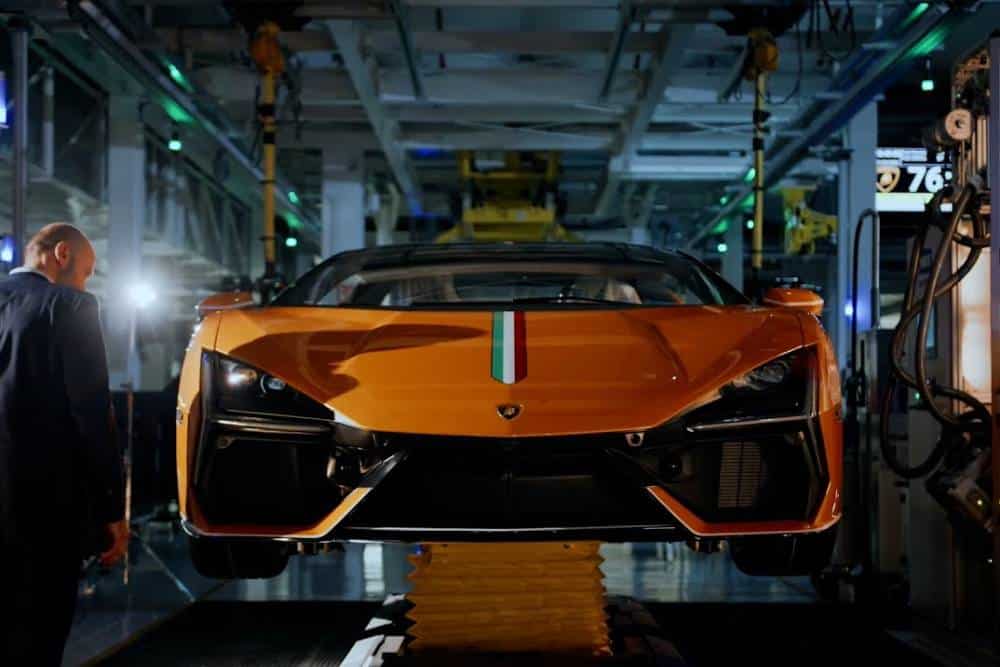 Έτσι κατασκευάζεται η Lamborghini Revuelto (+video)